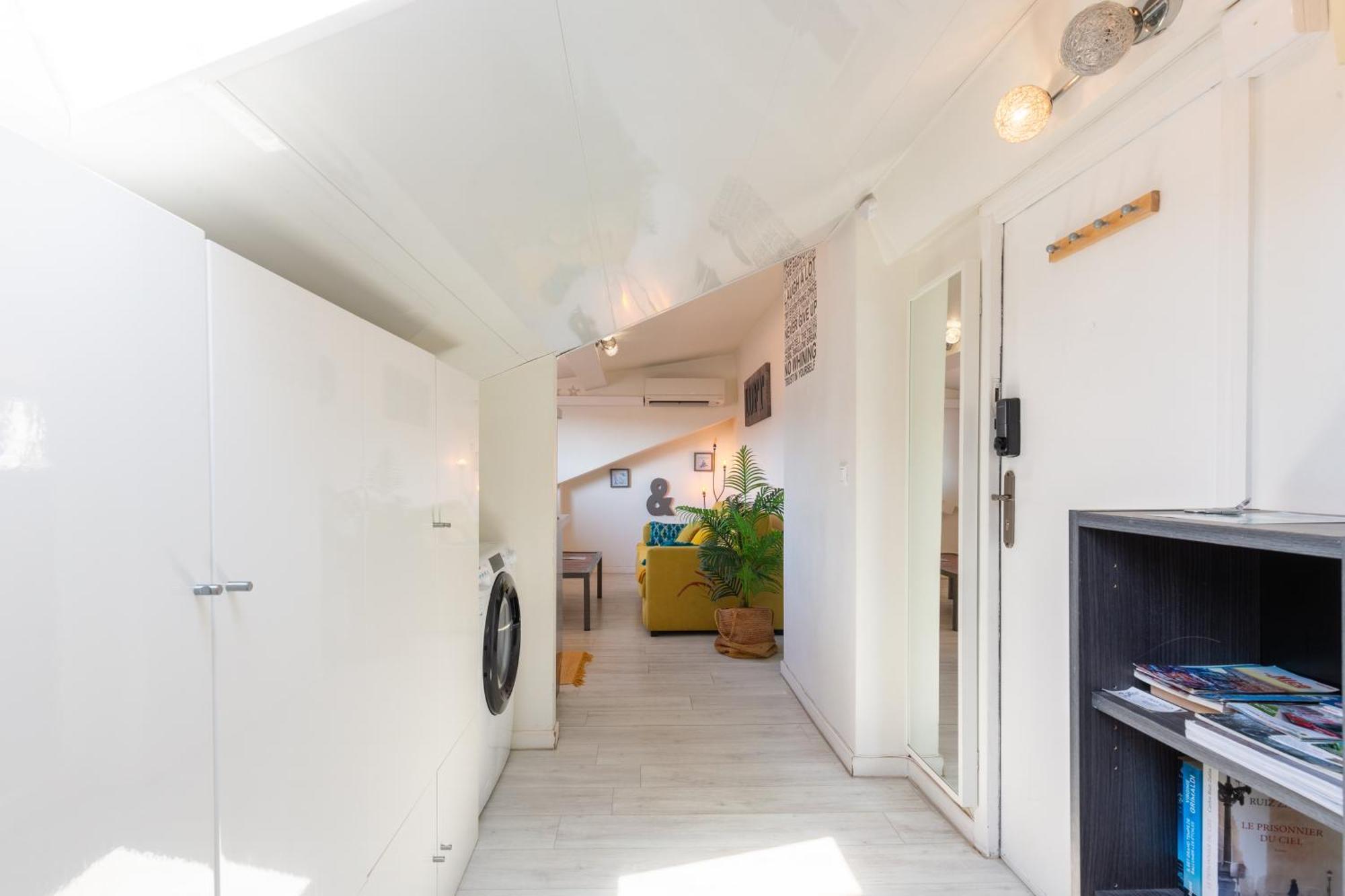 Homelivia, Attic Room -Mansarde Sous Les Toits De Nice Exterior photo